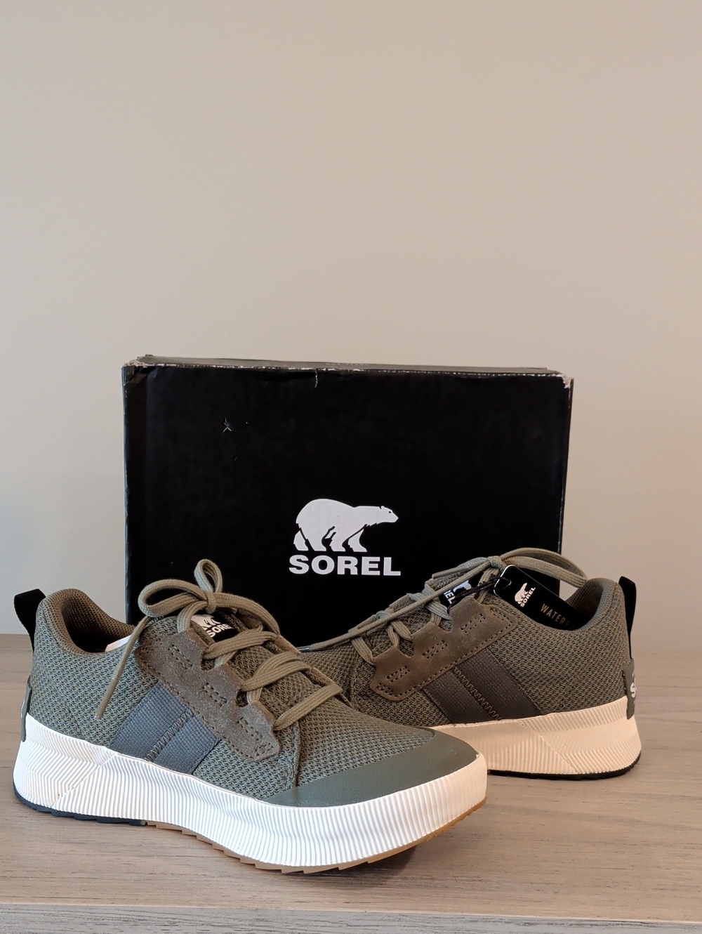 Sorel NWT 6.5 Sneakers Olive Green